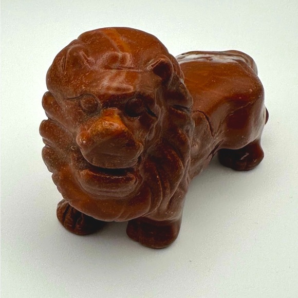 Red Jasper and Quartz Lion Crystal Carving - Picture 1 of 7